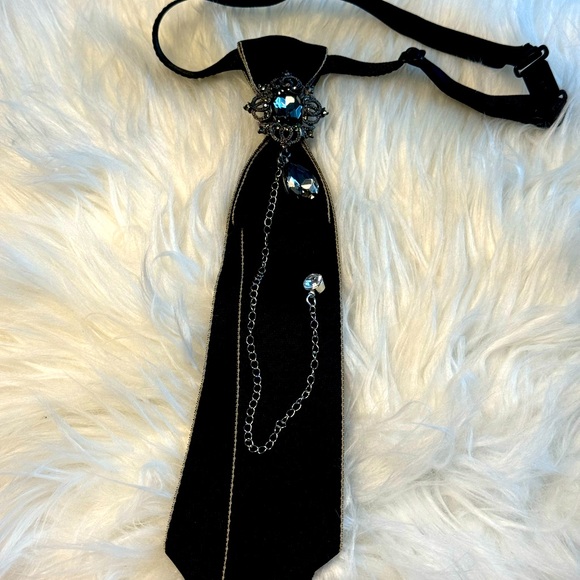 Chic Necktie - Picture 5 of 9